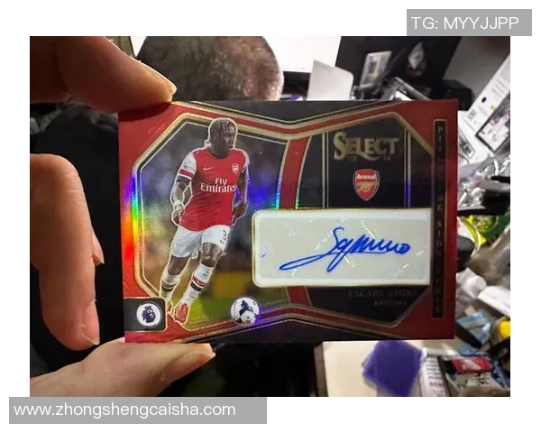 足球球星卡盒收藏热潮引领市场新风潮，足球迷必备珍品抢先体验