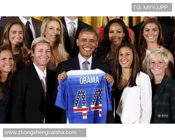 美国女足球星奥巴马精彩瞬间展现运动魅力与个人风采